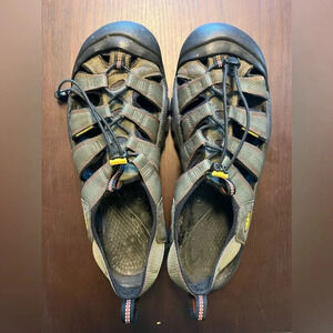 Men’s Keen waterproof shoe/sandal. Size 13.